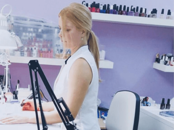 Лилия Сариева - мастер ногтевого сервиса - студия Vip nails Liliya. Автор Курса "Маникюр от А до Я"